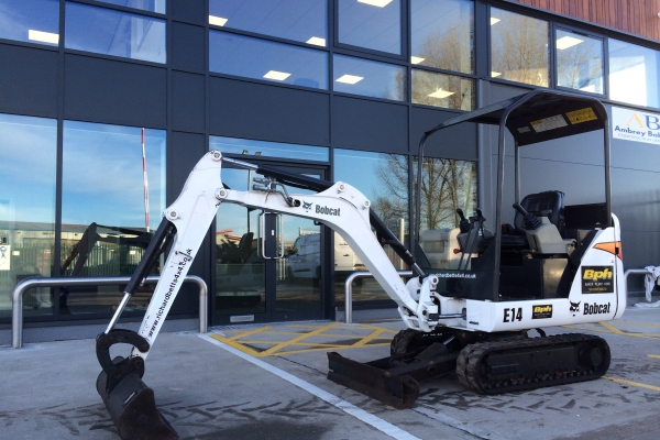 bobcat-digger0F96F366-FB9E-6127-0C8B-AAE105E1E6B8.jpg